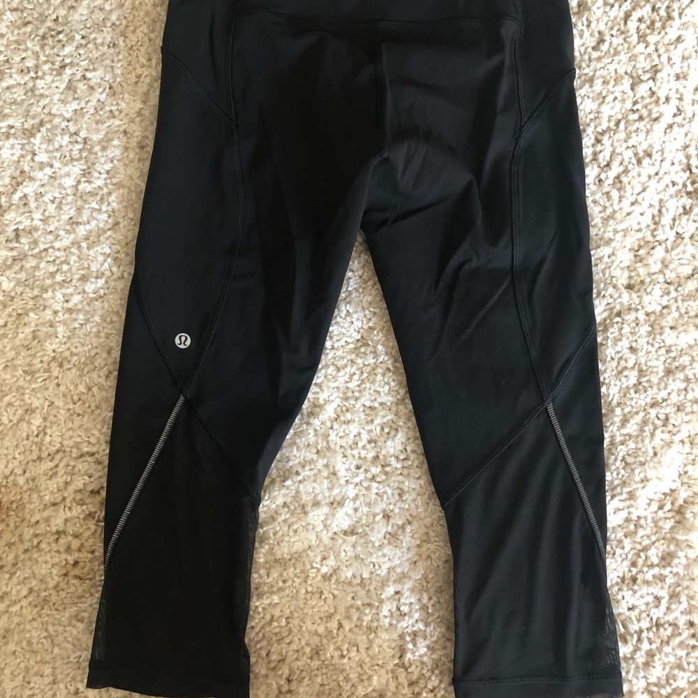 Lululemon black running crops size 6